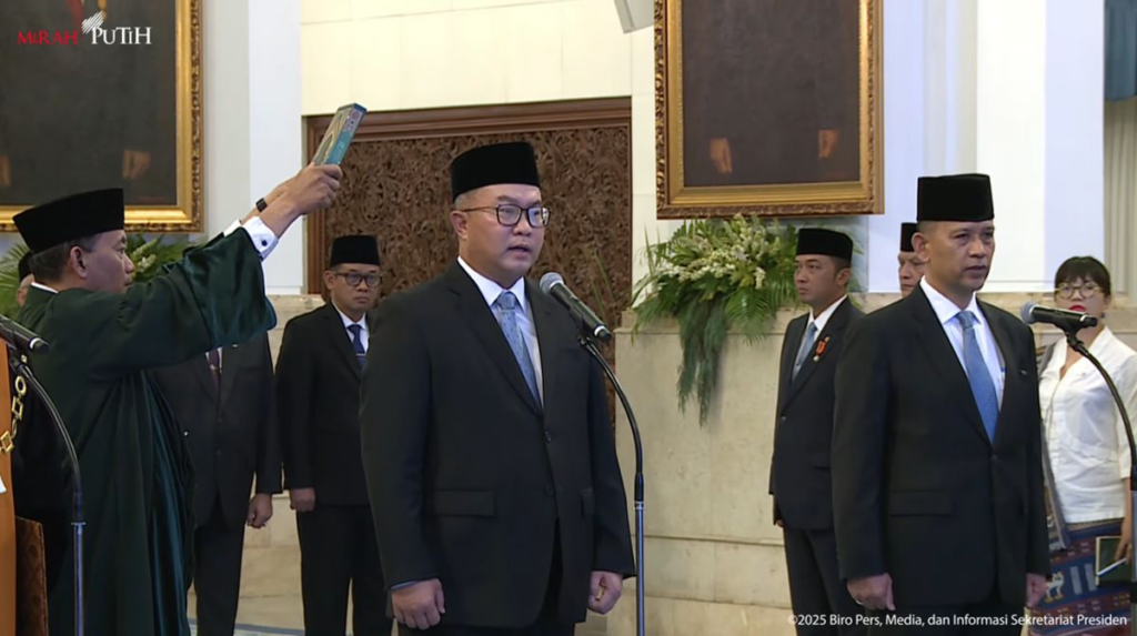 prabowo-resmi-lantik-arif-satria-jadi-kepala-brin-1762762550534_169.png
