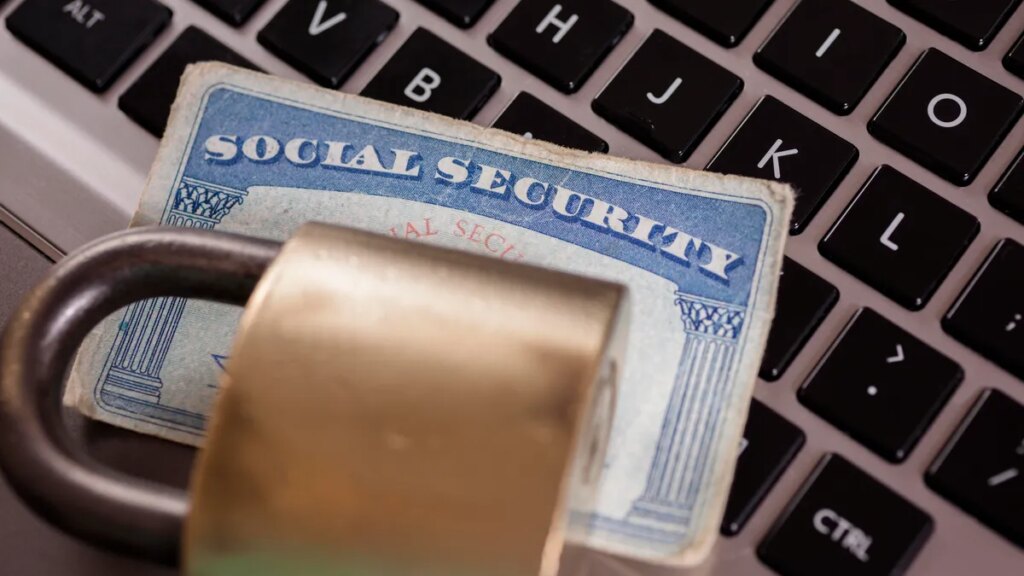 social-security-lock-gettyimages-187579399.jpg