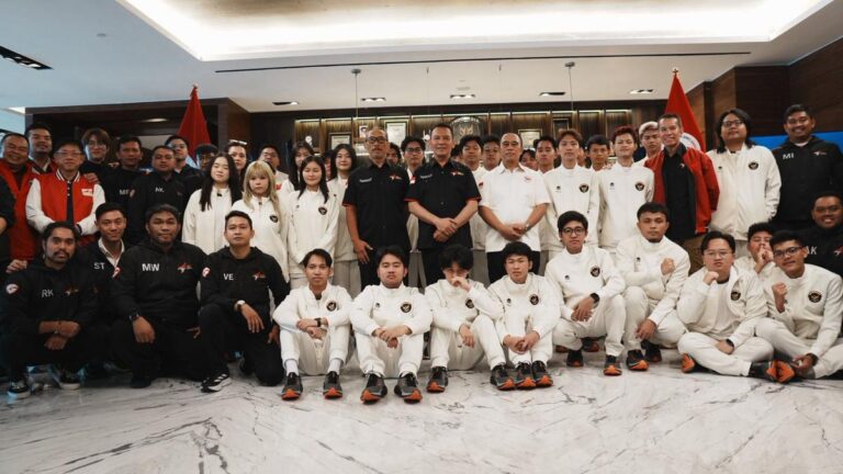 070913400_1765328132-Timnas_Esports_Indonesia_Berangkat_ke_SEA_Games_2025_Thailand_01.jpg