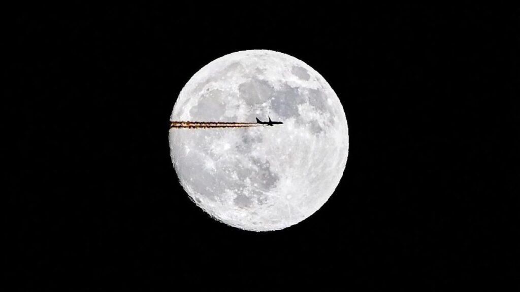 ilustrasi-pesawat-dan-bulan_169.jpeg