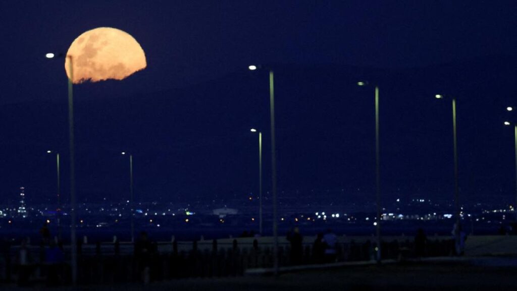 melihat-keindahan-super-moon-di-berbagai-negara-1762511936357_169.jpeg