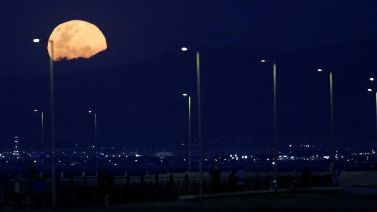 melihat-keindahan-super-moon-di-berbagai-negara-1762511936357_169.jpeg