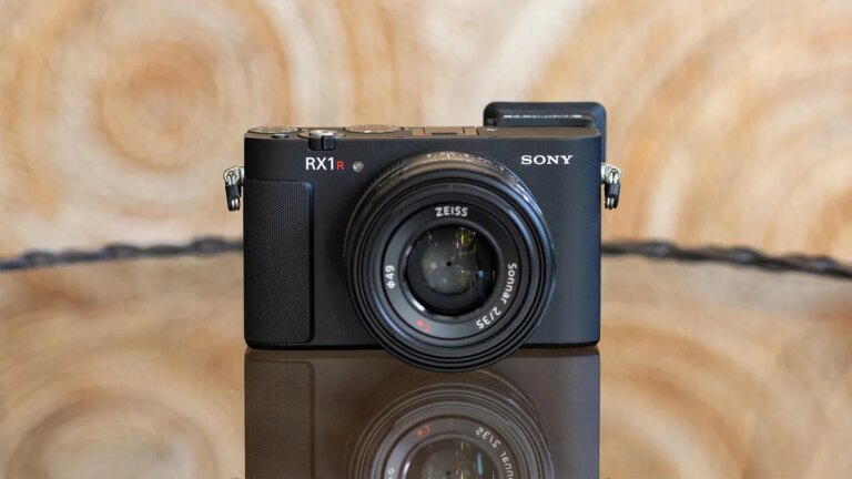 sony-rx1r-iii-3-of-4.jpg