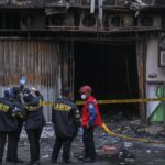 tim-puslabfor-polri-olah-tkp-di-gedung-terra-drone-yang-terbakar-1765284325426_169.jpeg