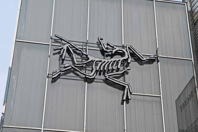 diklaim-perusahaan-china-arcteryx-tegaskan-berasal-dari-kanada-qmr.jpg