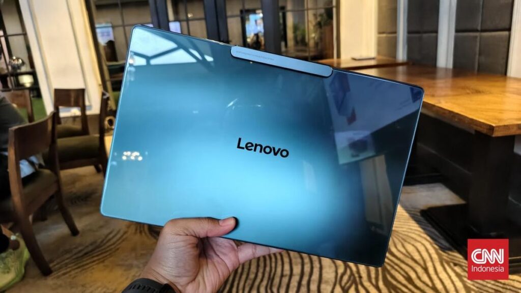 lenovo-luncurkan-laptop-dengan-kamera-di-bawah-layar-dibanderol-rp31-juta-1741240590864_169.jpeg