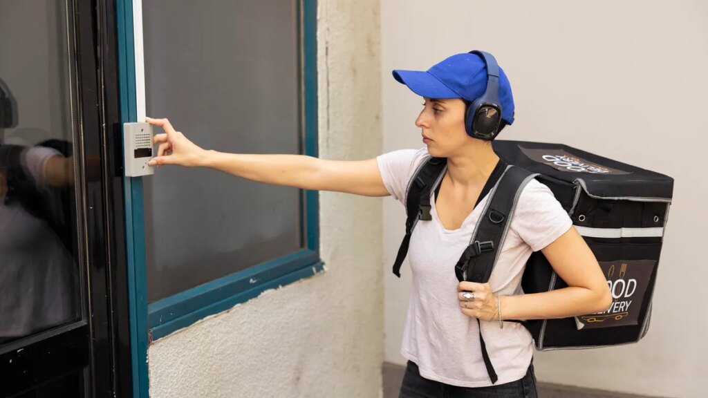 meal-delivery-doorbell-gettyimages-2222923640.jpg