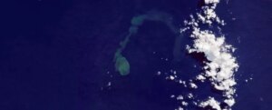 nasa-laporkan-gunung-berapi-bawah-laut-teraktif-di-dunia-keluarkan-gelembung-ciu.jpg