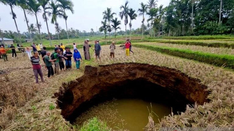 sinkhole-di-sumbar-1767931328065_169.jpeg