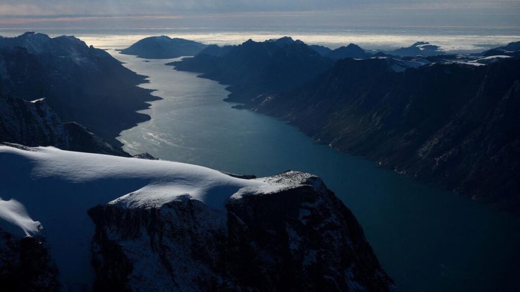 sumber-daya-mineral-berharga-tersembunyi-di-bawah-es-greenland-barat-1758081672135_169.jpeg