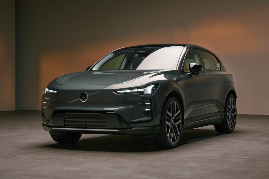 volvo-ex60-2026-debut-vendor-02.jpg