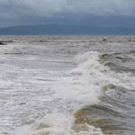 waspada-gelombang-tinggi-di-perairan-ntb-2_169.jpeg